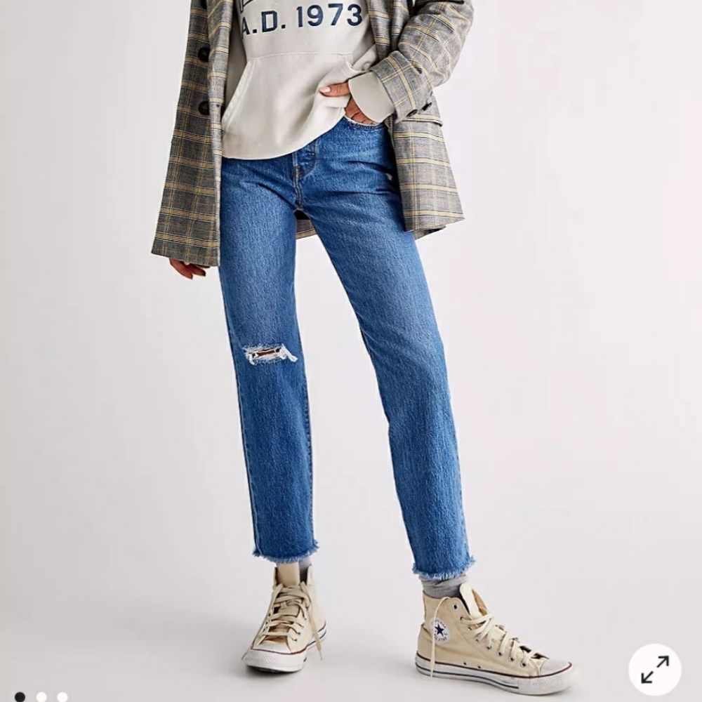 Levis Wedgie High Rise Tappered Leg Jeans